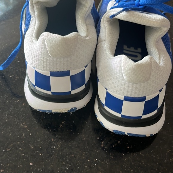 Nike Univ of Kentucky cross trainer. Worn twice. Inserts say “Go Big Blue” - Picture 5 of 6